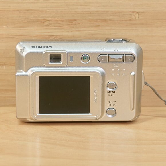 Fujifilm FinePix A400 4.1 MP Digital Camera – Tested & Working (Silver) - Picture 4 of 10
